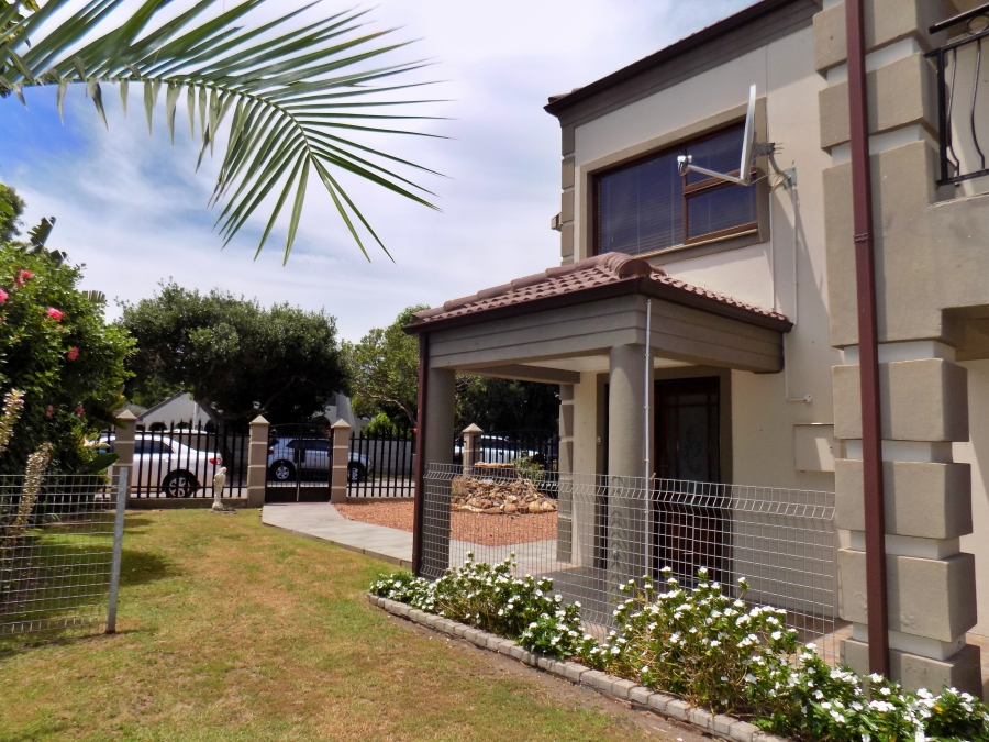 4 Bedroom Property for Sale in Bergsig Western Cape